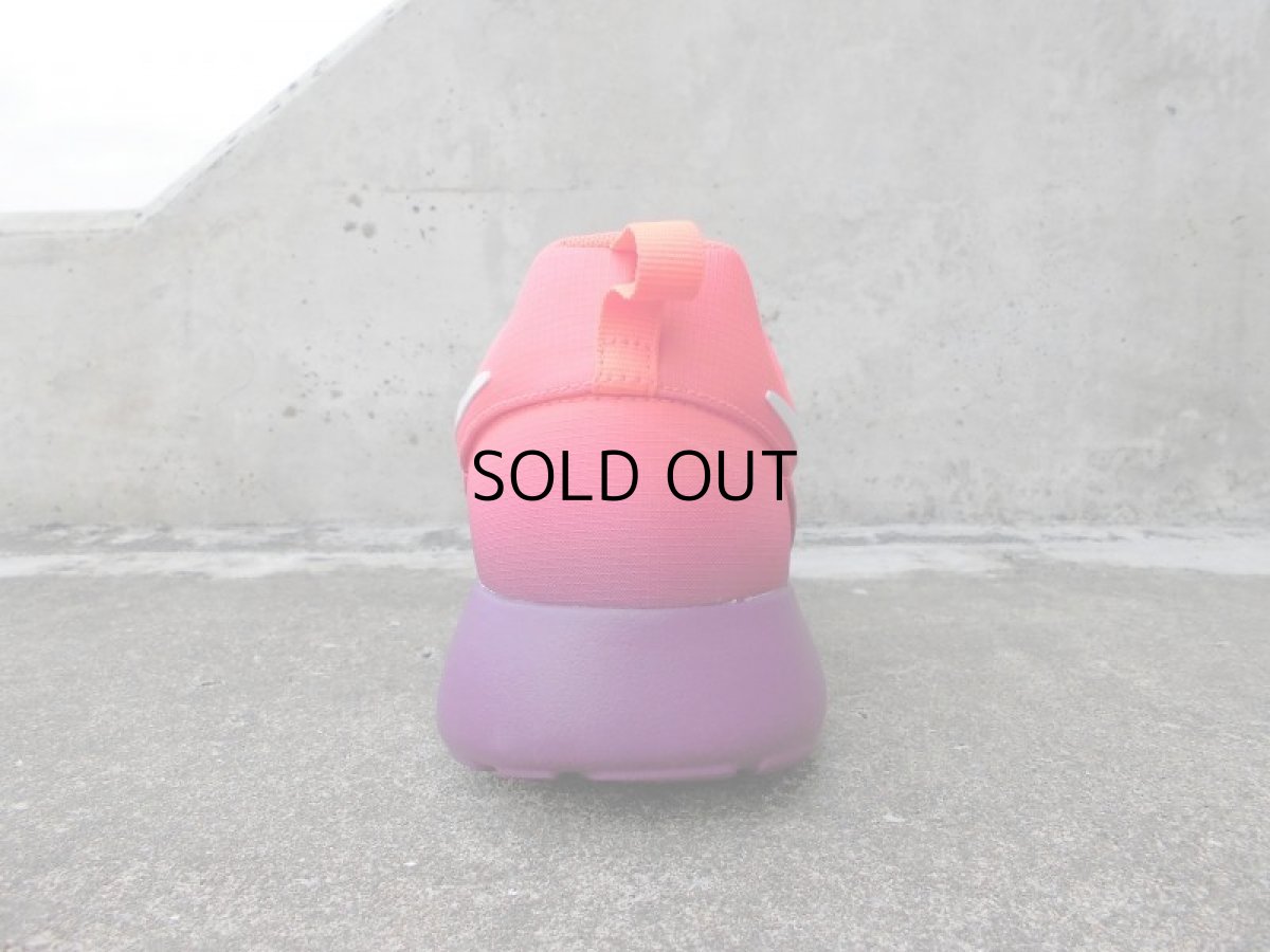 画像2: NIKE WMNS ROSHERUN (2)