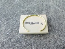 画像2: STUDEBAKER METALS PLAIN CAFF BANGLE【BRASS】 (2)