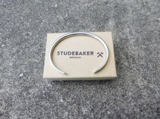 画像2: STUDEBAKER METALS PLAIN CAFF BANGLE【SILVER】 (2)