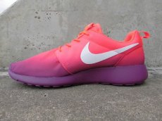 画像3: NIKE WMNS ROSHERUN (3)