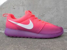 画像1: NIKE WMNS ROSHERUN (1)