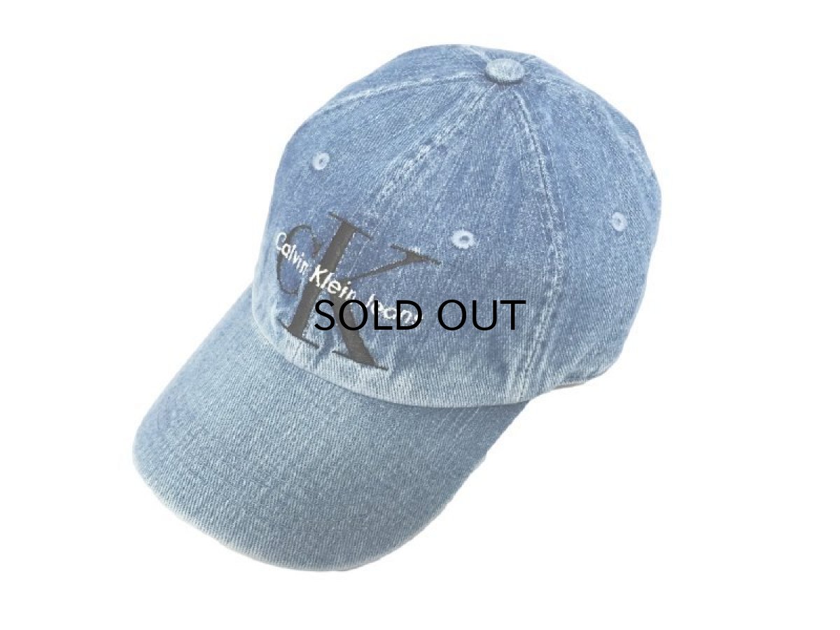 画像1: CALVIN KLEIN JEANS X UO CK LOGO WASH DENIM BASEBALL CAP (1)