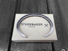 画像2: STUDEBAKER METALS HEAVYWEIGHT CLASSIC CUFF BANGLE【SILVER】 (2)