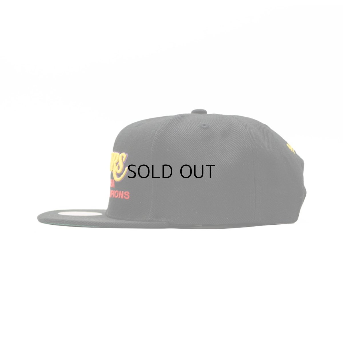 画像4: MITCHELL & NESS NBA LOS ANGELES LAKERS 1985 NBA WORLD CHAMPIONS SNAPBACK CAP (4)