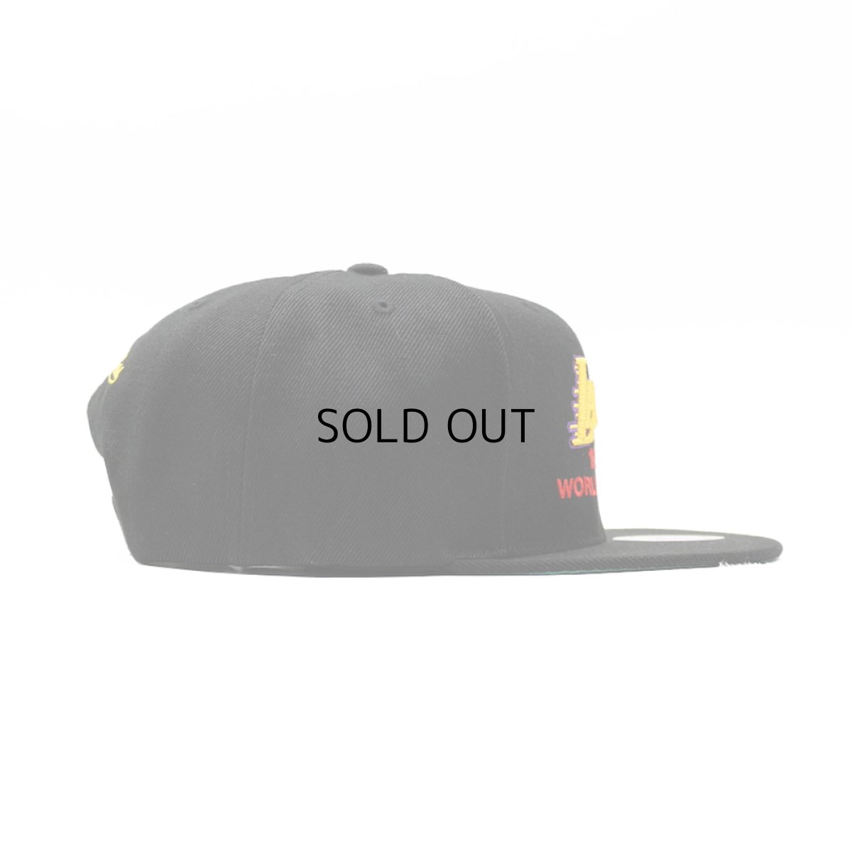 画像2: MITCHELL & NESS NBA LOS ANGELES LAKERS 1985 NBA WORLD CHAMPIONS SNAPBACK CAP (2)