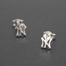 画像1: THE M JEWELERS X MLB NEW YORK YANKEES STUD EARRINGS (1)