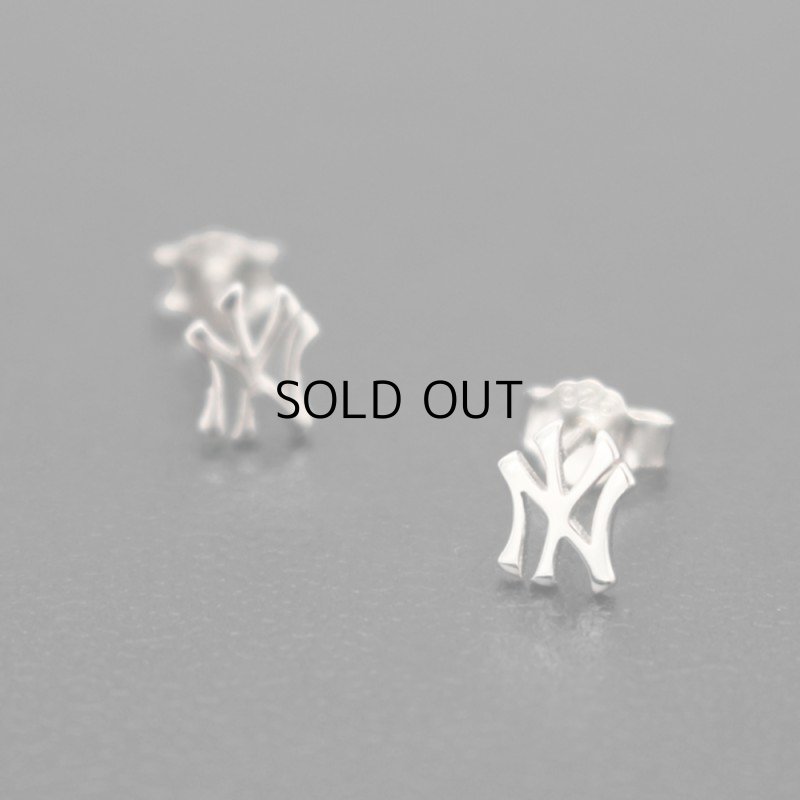 THE M JEWELERS X MLB NEW YORK YANKEES STUD EARRINGS | BREAKS